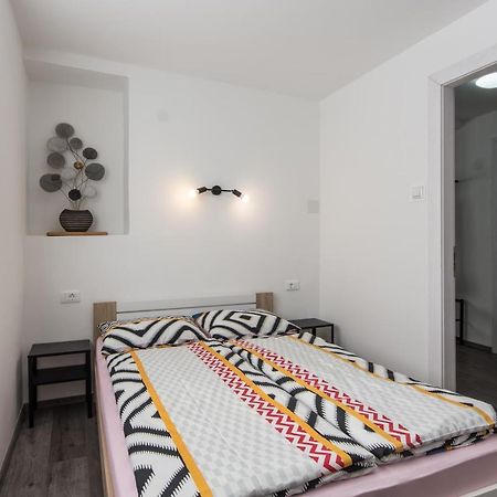 Apartment Retiro Пула Екстер'єр фото