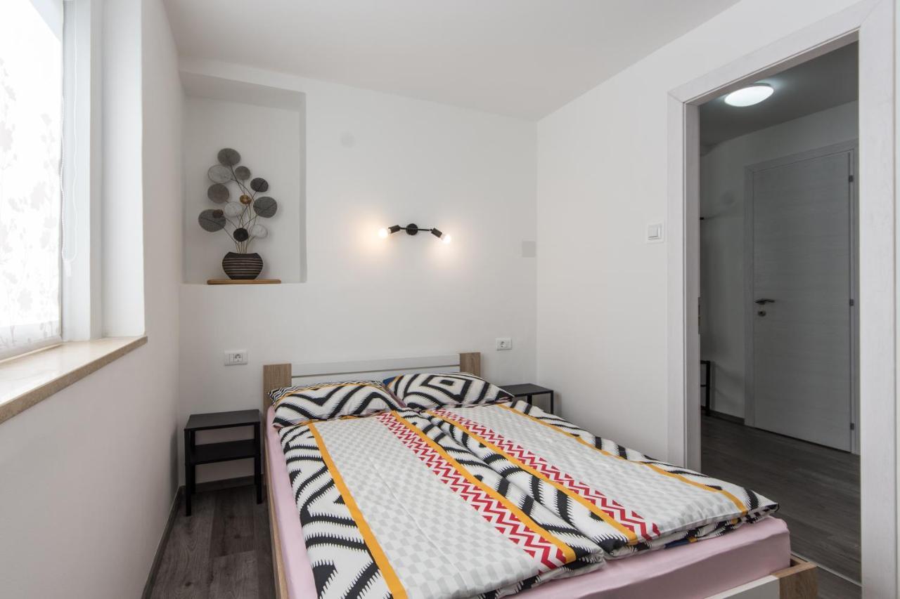 Apartment Retiro Пула Екстер'єр фото